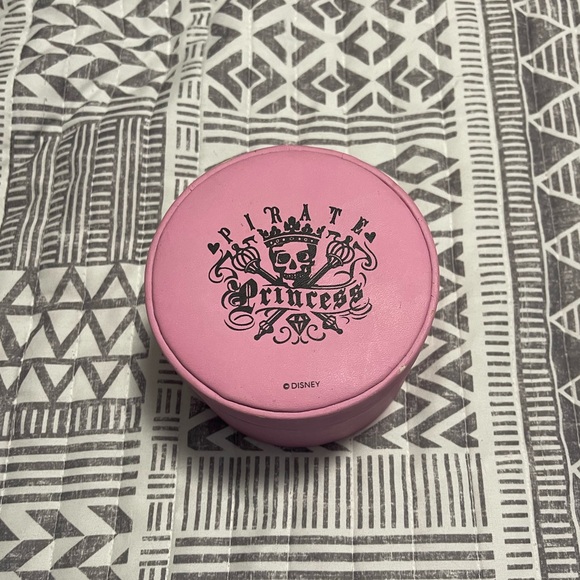 Walt Disney Pirates Of The Caribbean box Pink & Black - Picture 3 of 14